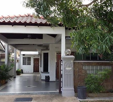 Carols Guesthouse Near Jonker And Satay Celup Malacca Εξωτερικό φωτογραφία